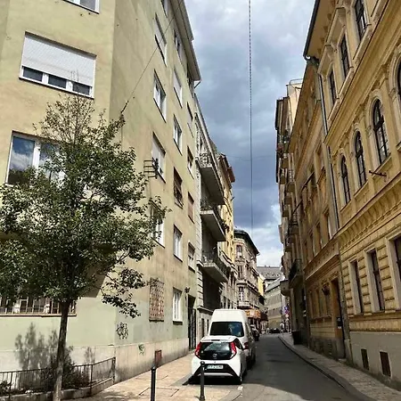 Pearl Downtown Apartment Budapest